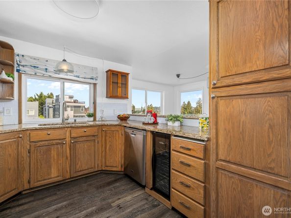 7111 Linden Avenue N 401, Seattle WA 98103