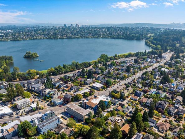 7111 Linden Avenue N 401, Seattle WA 98103