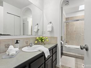 10016 NE 124th Place 108, Kirkland WA 98034