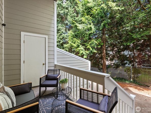 10016 NE 124th Place 108, Kirkland WA 98034