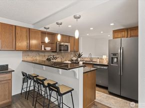 10016 NE 124th Place 108, Kirkland WA 98034