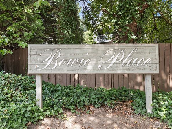 10016 NE 124th Place 108, Kirkland WA 98034