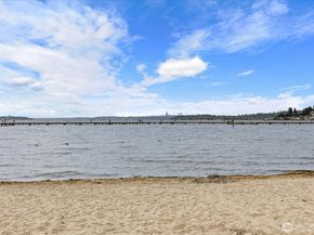 10016 NE 124th Place 108, Kirkland WA 98034
