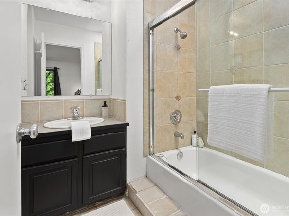 10016 NE 124th Place 108, Kirkland WA 98034