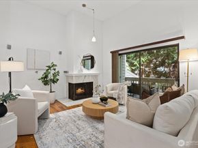 10016 NE 124th Place 108, Kirkland WA 98034
