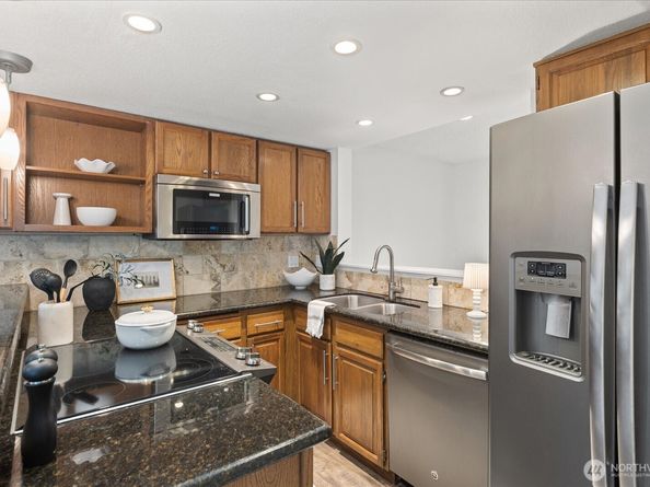10016 NE 124th Place 108, Kirkland WA 98034