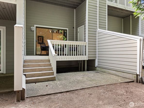 10016 NE 124th Place 108, Kirkland WA 98034