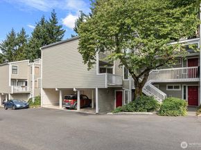 10016 NE 124th Place 108, Kirkland WA 98034