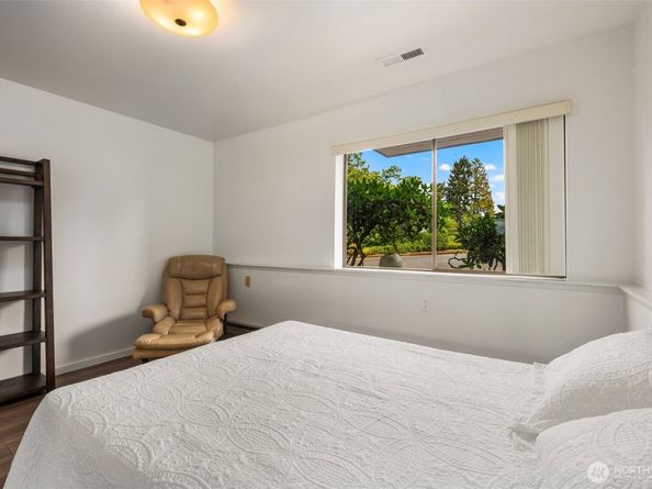 10626 NE Glen Acres Drive 626, Seattle WA 98168