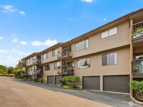 10626 NE Glen Acres Drive 626, Seattle WA 98168