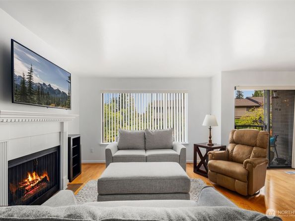 10626 NE Glen Acres Drive 626, Seattle WA 98168
