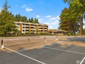 10626 NE Glen Acres Drive 626, Seattle WA 98168