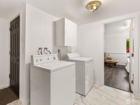 10626 NE Glen Acres Drive 626, Seattle WA 98168