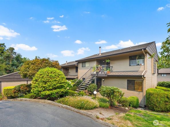 10626 NE Glen Acres Drive 626, Seattle WA 98168
