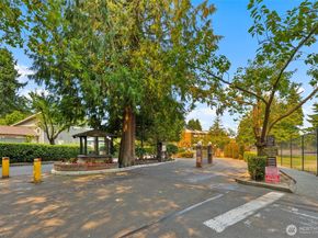 10626 NE Glen Acres Drive 626, Seattle WA 98168