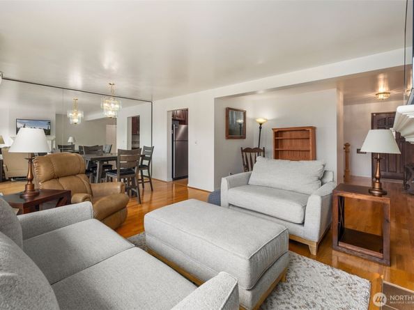10626 NE Glen Acres Drive 626, Seattle WA 98168