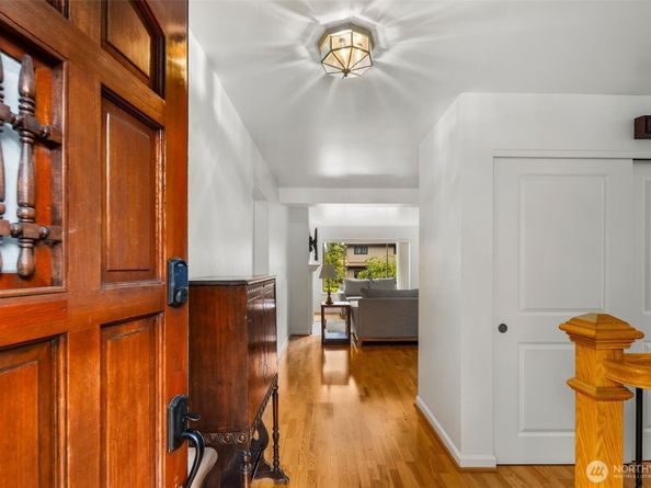 10626 NE Glen Acres Drive 626, Seattle WA 98168
