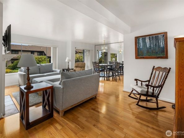 10626 NE Glen Acres Drive 626, Seattle WA 98168