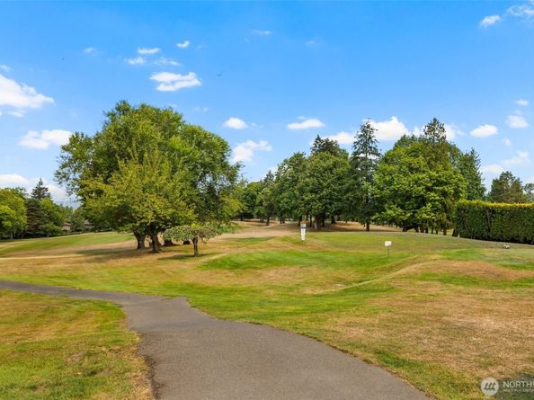 10626 NE Glen Acres Drive 626, Seattle WA 98168