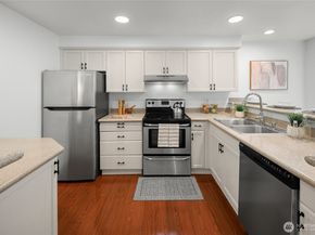 19649 15th Avenue NE, Shoreline WA 98155
