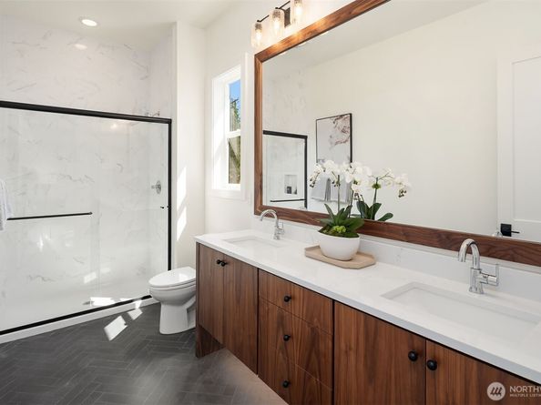 1015 165th Place NE, Bellevue WA 98008