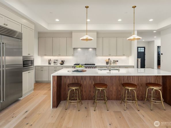 1015 165th Place NE, Bellevue WA 98008