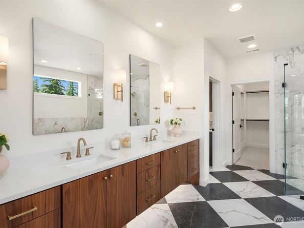 1015 165th Place NE, Bellevue WA 98008