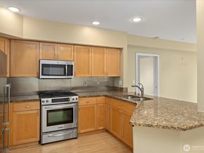 925 110th Avenue NE PH05, Bellevue WA 98004