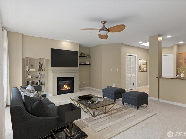 925 110th Avenue NE PH05, Bellevue WA 98004