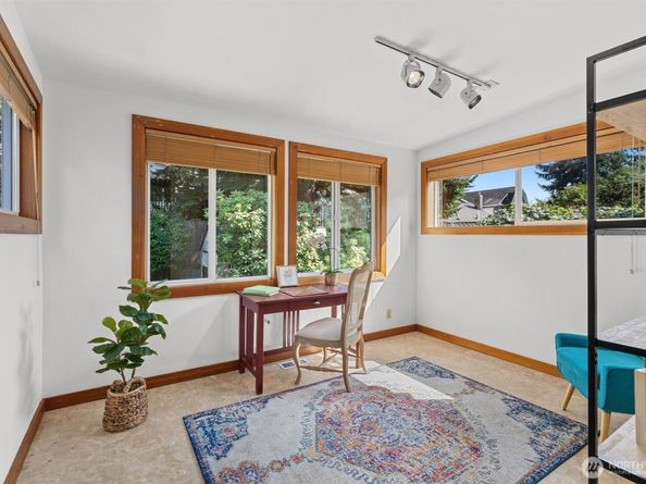 4618 1st Avenue NE, Seattle WA 98105