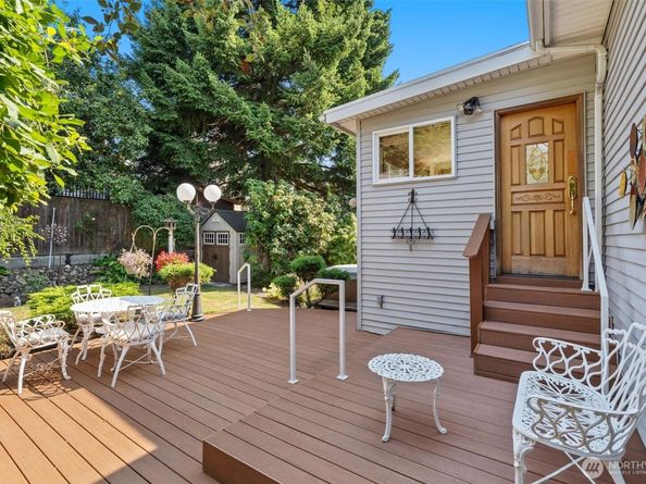 4618 1st Avenue NE, Seattle WA 98105