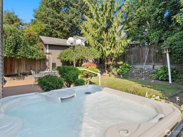 4618 1st Avenue NE, Seattle WA 98105