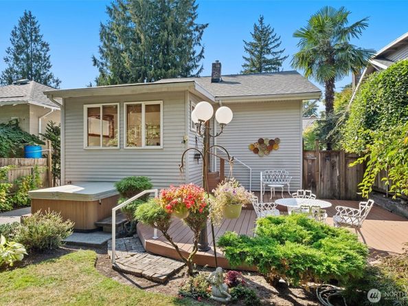 4618 1st Avenue NE, Seattle WA 98105