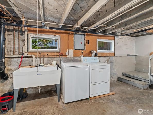 4618 1st Avenue NE, Seattle WA 98105