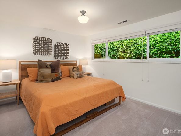 10261 NE 21st Place, Bellevue WA 98004