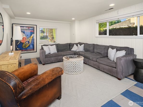 10261 NE 21st Place, Bellevue WA 98004