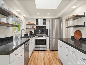 10261 NE 21st Place, Bellevue WA 98004