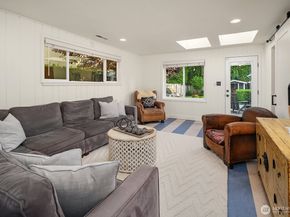 10261 NE 21st Place, Bellevue WA 98004