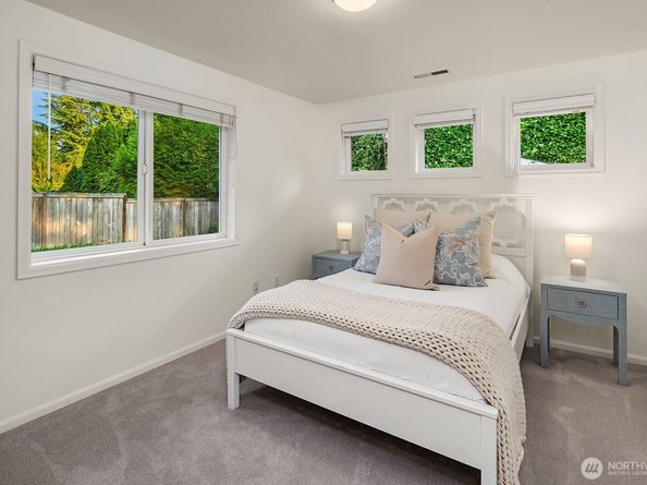 10261 NE 21st Place, Bellevue WA 98004
