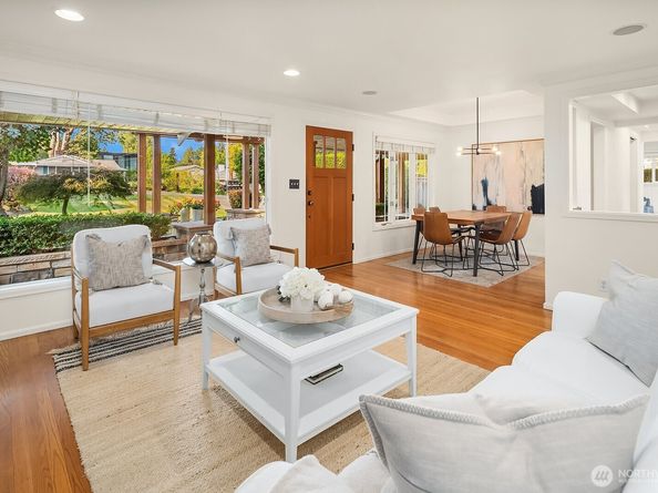 10261 NE 21st Place, Bellevue WA 98004