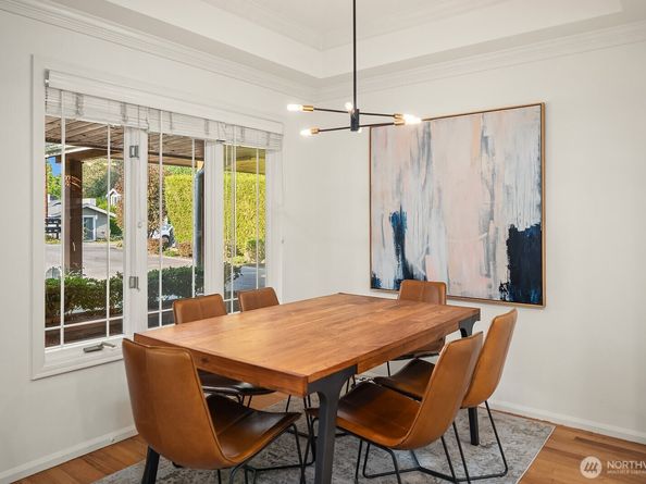 10261 NE 21st Place, Bellevue WA 98004