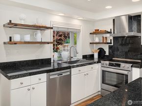 10261 NE 21st Place, Bellevue WA 98004