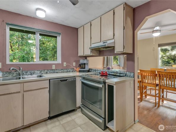 18610 5th Avenue NE, Suquamish WA 98392