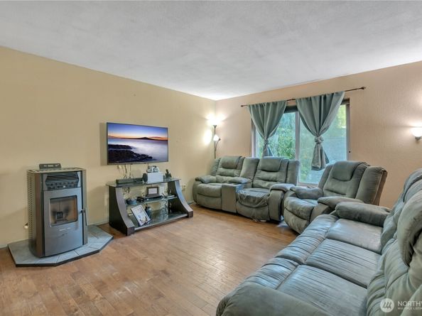 18610 5th Avenue NE, Suquamish WA 98392