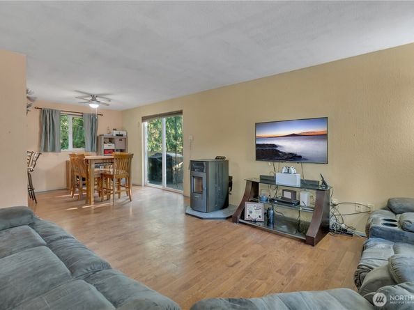 18610 5th Avenue NE, Suquamish WA 98392