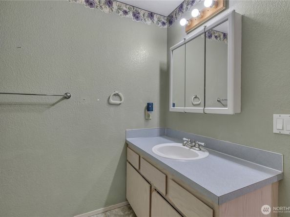 18610 5th Avenue NE, Suquamish WA 98392