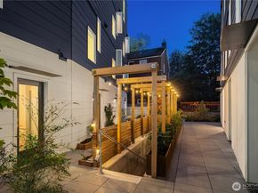 627 13th Avenue E, Seattle WA 98102