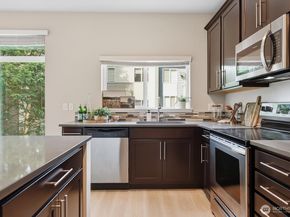 16201 Meadow Road H4, Lynnwood WA 98087