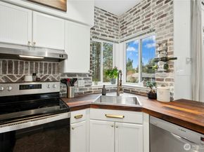 12012 NE 204th Place C203, Bothell WA 98011