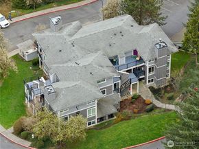 12012 NE 204th Place C203, Bothell WA 98011